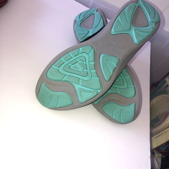 Vionic 331 Hydra Black Slip On Comfort Sneaker 10 - Picture 4 of 5